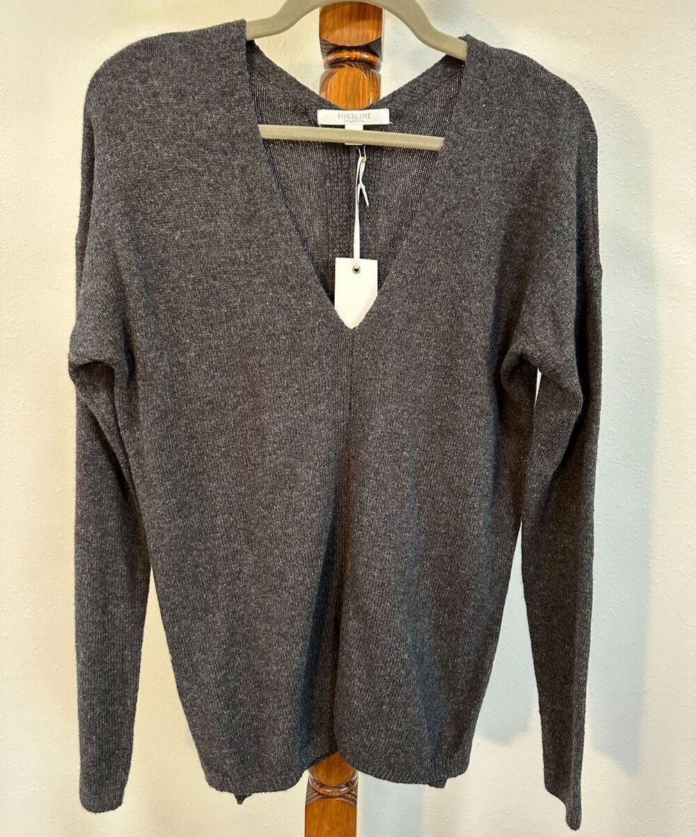 Piperlime Collection Sweater V-Neck Women’s M Gray Wool Blend NWT !!